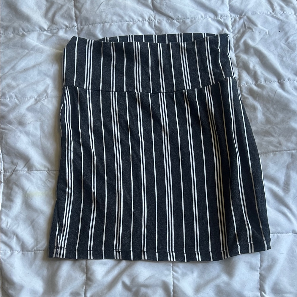 CHARLOTTE RUSS STRIPED BLACK AND WHITE SHORT PENCIL SKIRT